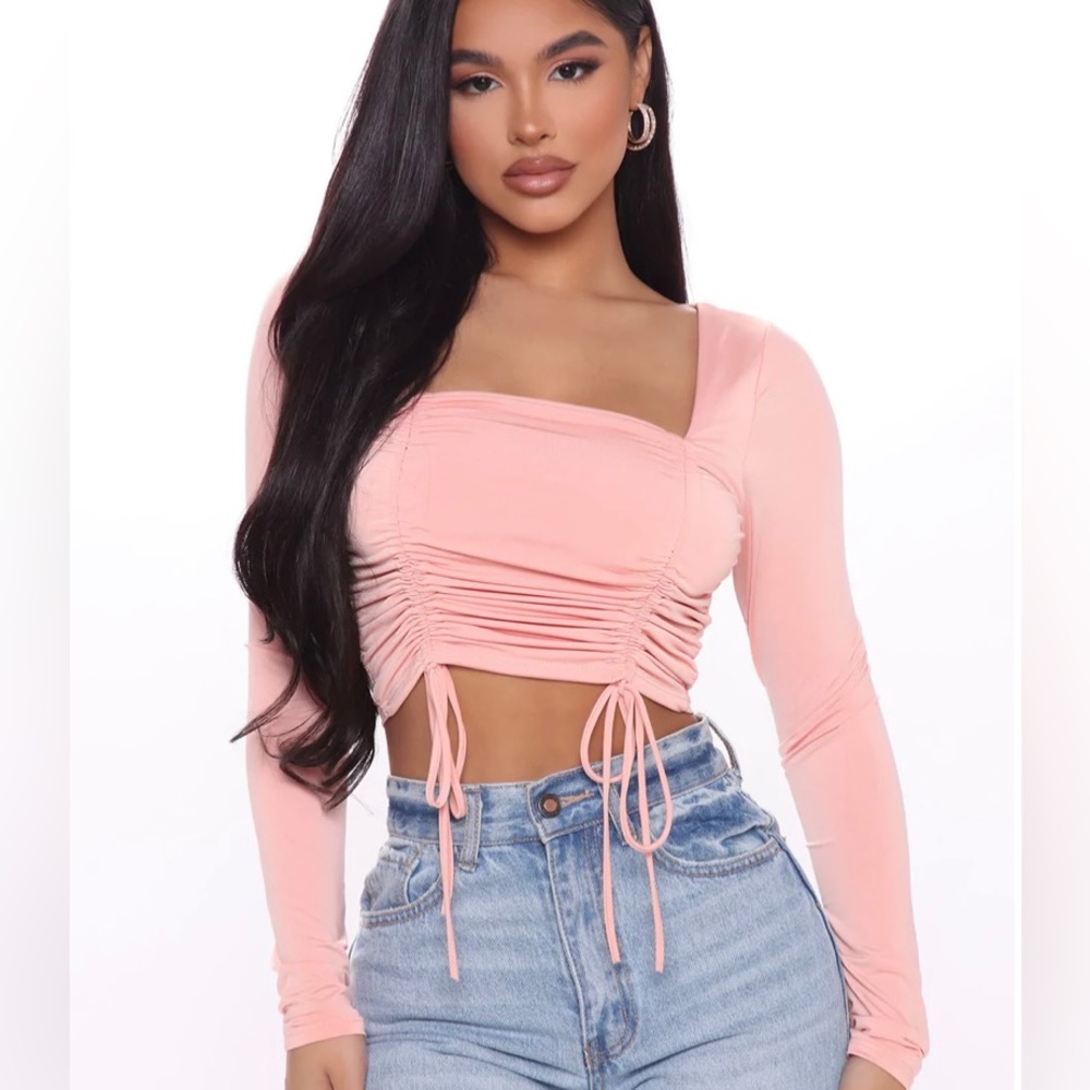 FashionNova: Long sleeve crop top